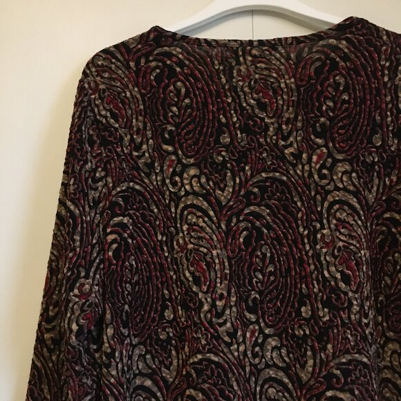 Festive Paisley Raised Texture Top - Picture 7 of 16
